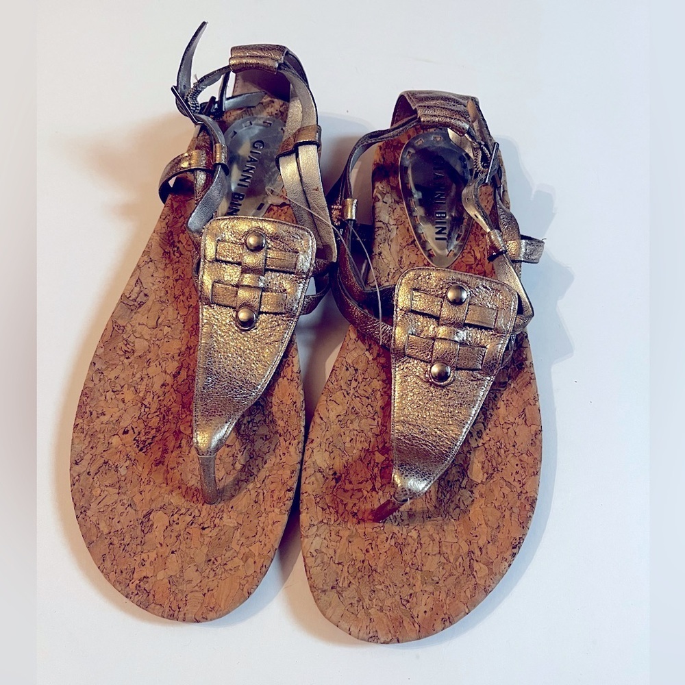 Gianni Bini Silver Thong Ankle Strap Sandals Sz 8 Women